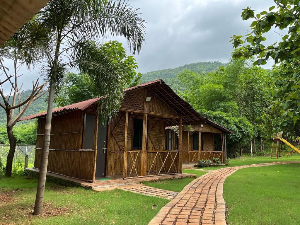 Madhura Farms คาร์จัต ภายนอก รูปภาพ